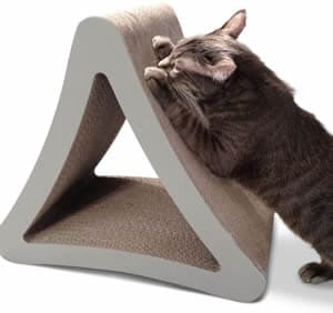 Griffoir vertical triangulaire pour chats de PetFusion